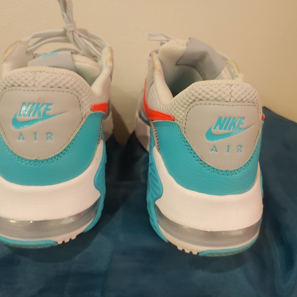 Nike Air Max Sneakers Women's - Picture 8 of 14
